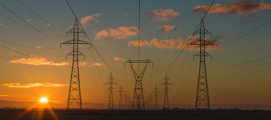 Impianto elettrico al tramonto