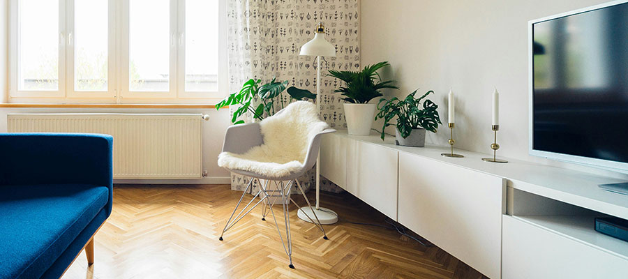 Soggiorno di una casa green con domotica